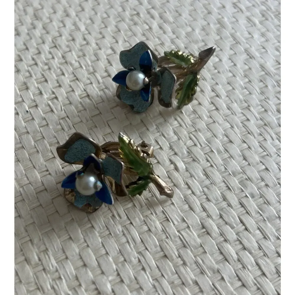 Vintage 1950s Enamel Flower Bouquet Brooch Pin & EARRINGS Blue Pearl‎ Gold Tone